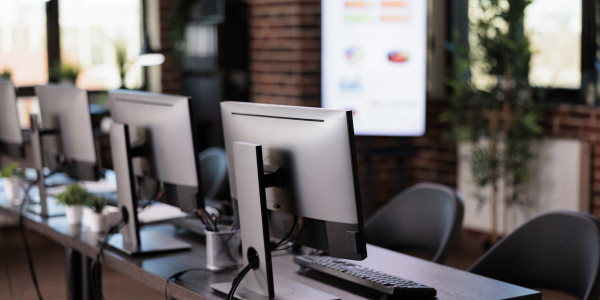 Proyectos de ICT Oficinas / Locales Comerciales Alcalá de Henares · Diseño e implementación de redes cableadas e inalámbricas